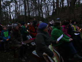 Waldadvent in der Fatima-Grotte (© Karl-Franz Thiede)